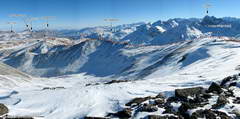 ФОТО 33. Панорама с п. 3410 м на СВ-В-ЮВ