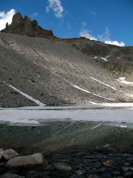 Озеро (3027 м) в верховьях р. Кичи-Теберда