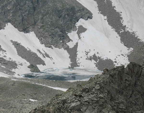 Озеро в долине Азгек выше большого черного (2997 м)