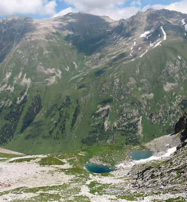 Нижние Муруджинские озера (2052 м) ниже Черного озера