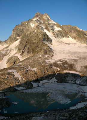 Озеро Закыллачат (Закылдачит) под одноименным ледником у вершины Средний Нахар
