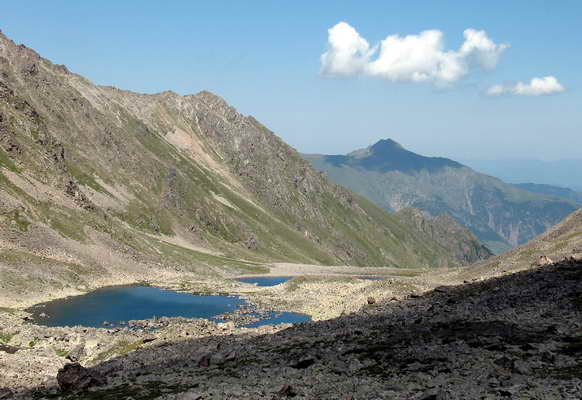 Озера в долине Кичкинекол, притоке Учкуланичи