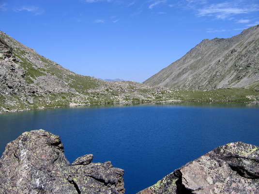 Озеро Тихое в долине Кызылкол, притоке Учкулана