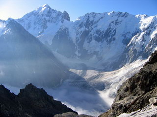 Ущелье Мижирги, вершины Коштантау и Крумкол. Безенги, Центральный Кавказ