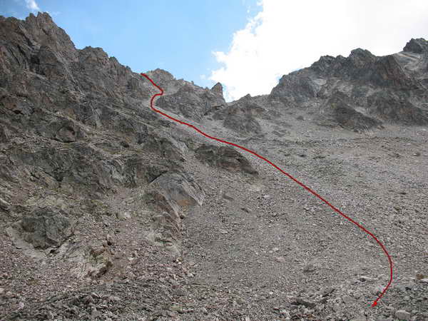 Фото 122. Путь спуска с п. 3621 м в долину Кичкинекол Уллухурзукский
